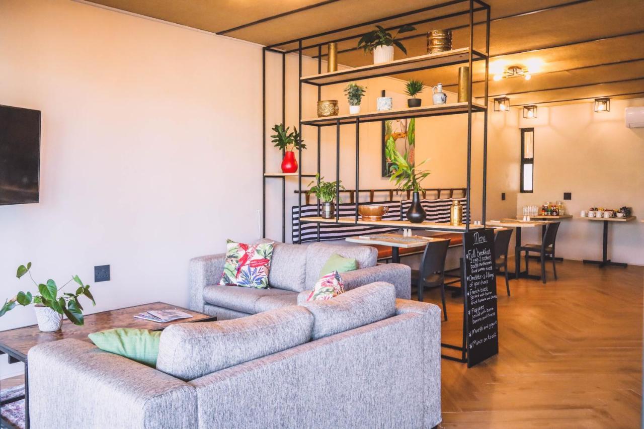 Le Bezz Guesthouse บัลลิโต ภายนอก รูปภาพ