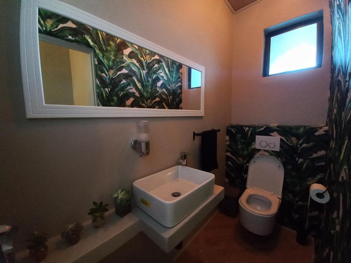 Le Bezz Guesthouse บัลลิโต ภายนอก รูปภาพ