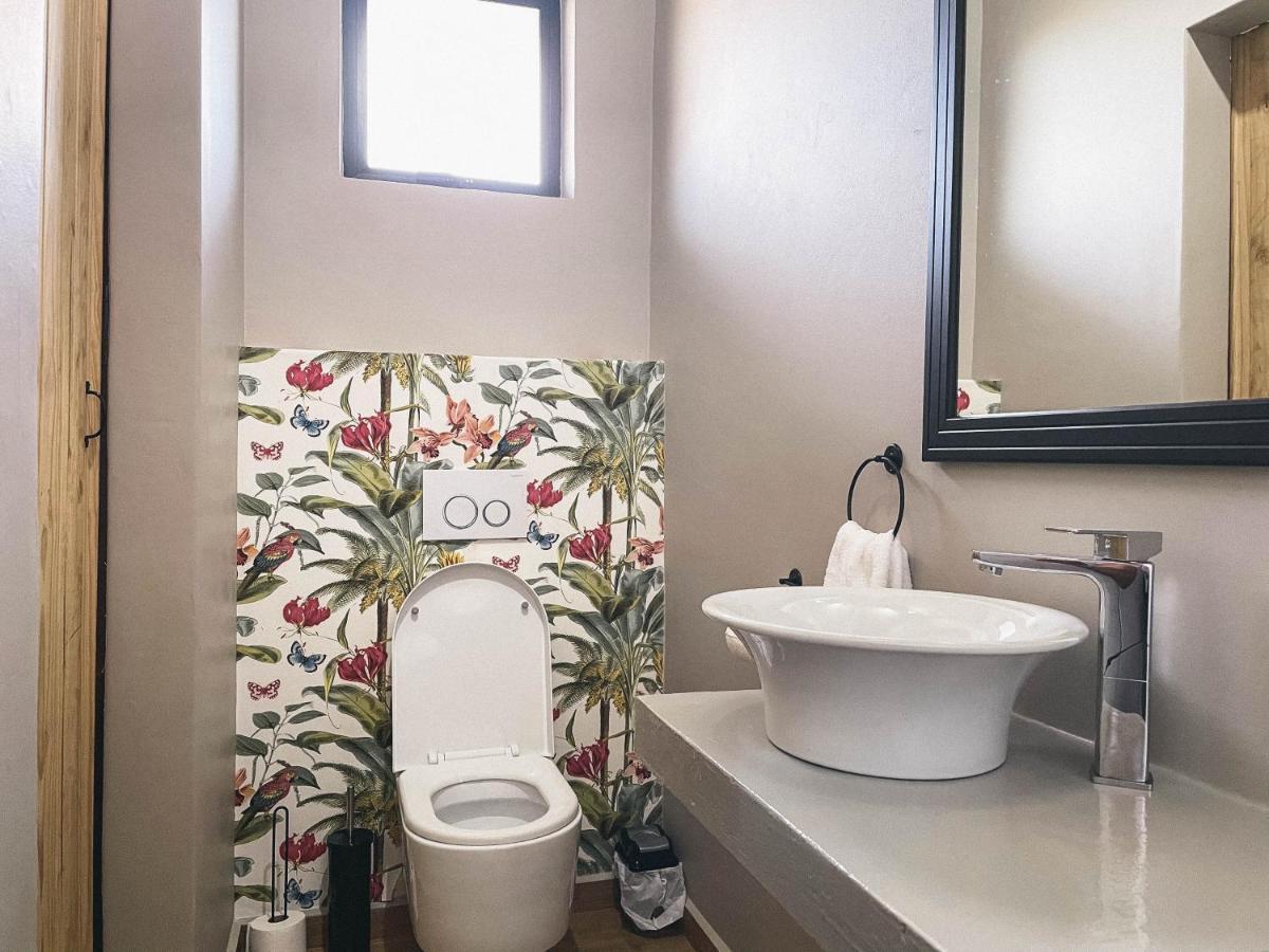 Le Bezz Guesthouse บัลลิโต ภายนอก รูปภาพ